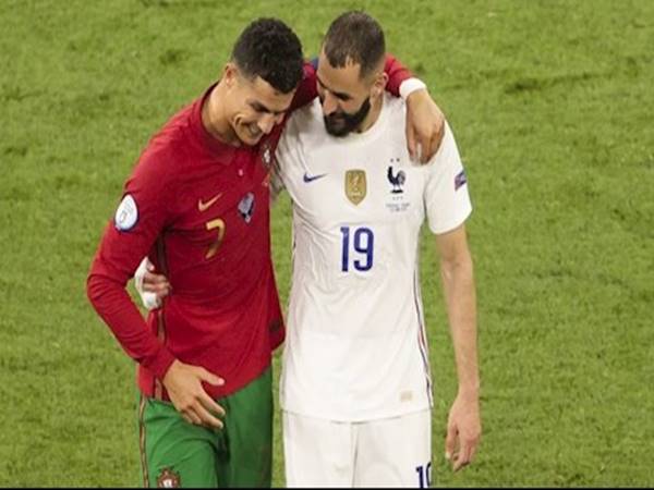 Bóng đá QT 24/6: Benzema và Ronaldo đổi áo ngay hiệp 1
