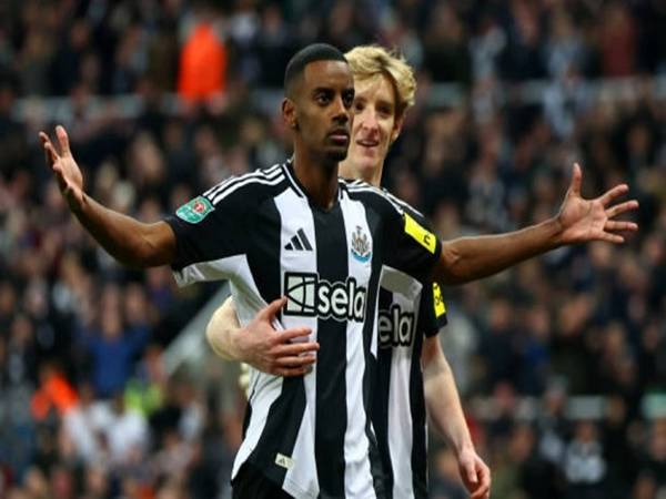 Tin Liverpool: Cân nhắc tương lai Isak dựa vào tài chính