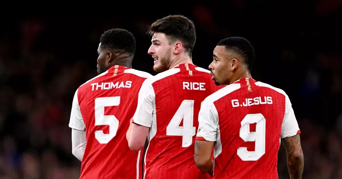 Cánh cửa ra đi khi Arsenal toan tính cho tương lai