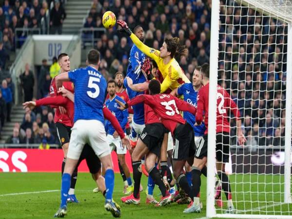 Tin MU: Senne Lammens xua tan nỗi ám ảnh Onana