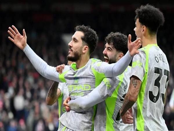 Cảnh giác với “quân bài tẩy” Rayan Cherki của Man City